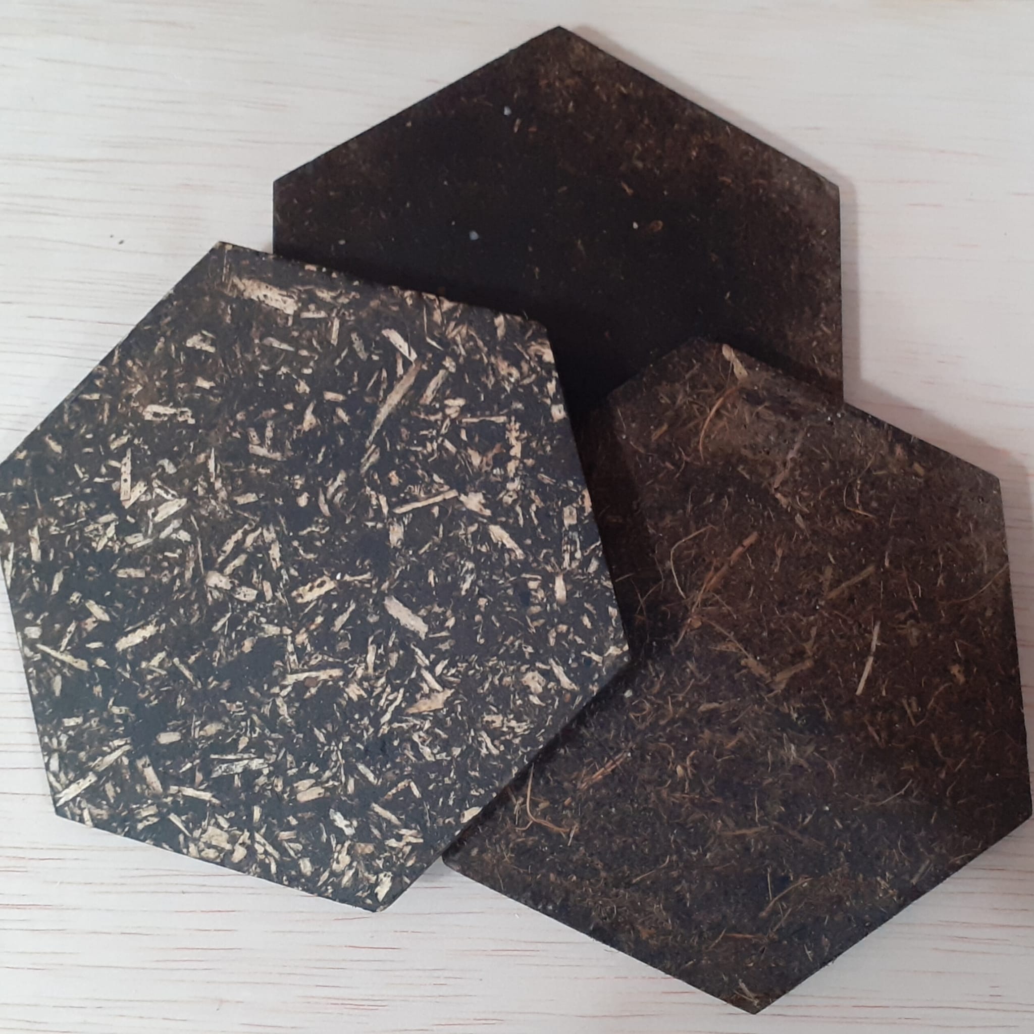 biobased tiles made of cowdung